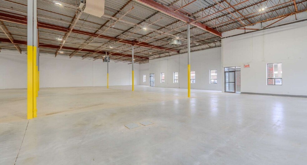 More Photos Of 8441 - 8579 Ch. Dalton Mont-Royal, Mont-Royal Industrial For Lease