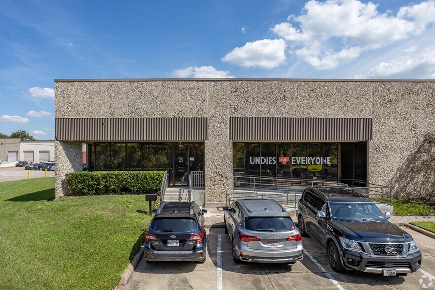 More Photos Of 3620 Willowbend Blvd, Houston Unknown For Lease