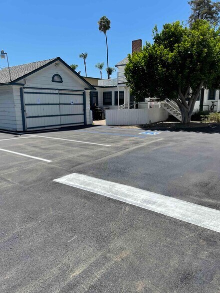 More Photos Of 2025 N Broadway, Santa Ana Office Residential For Lease