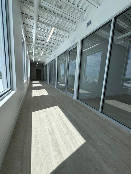More Photos Of 645 NE 125th St, North Miami Loft Creative Space For Lease