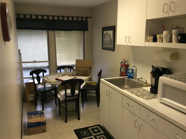 More Photos Of 170 Changebridge Rd, Montville Office For Lease