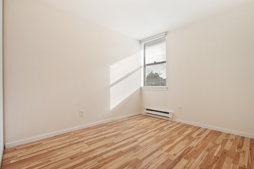 More Photos Of 802 N 43rd St, Seattle Apartments For Sale