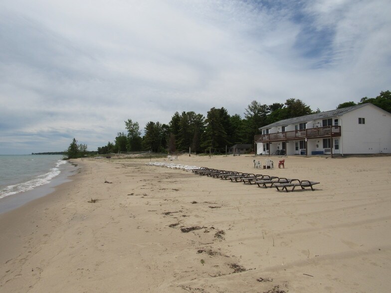 More Photos Of 4497 S US Highway 23, Greenbush Hotel For Sale