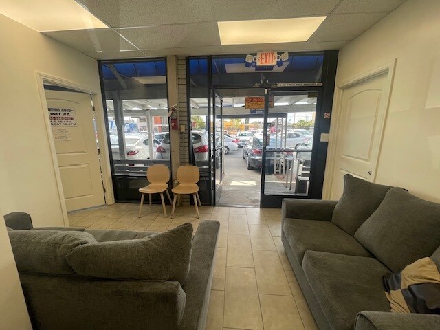 More Photos Of 10505 Victory Blvd, North Hollywood Auto Dealership For Lease
