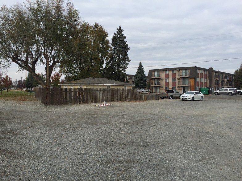 More Photos Of 2005 W Lewis St, Pasco Storefront For Lease