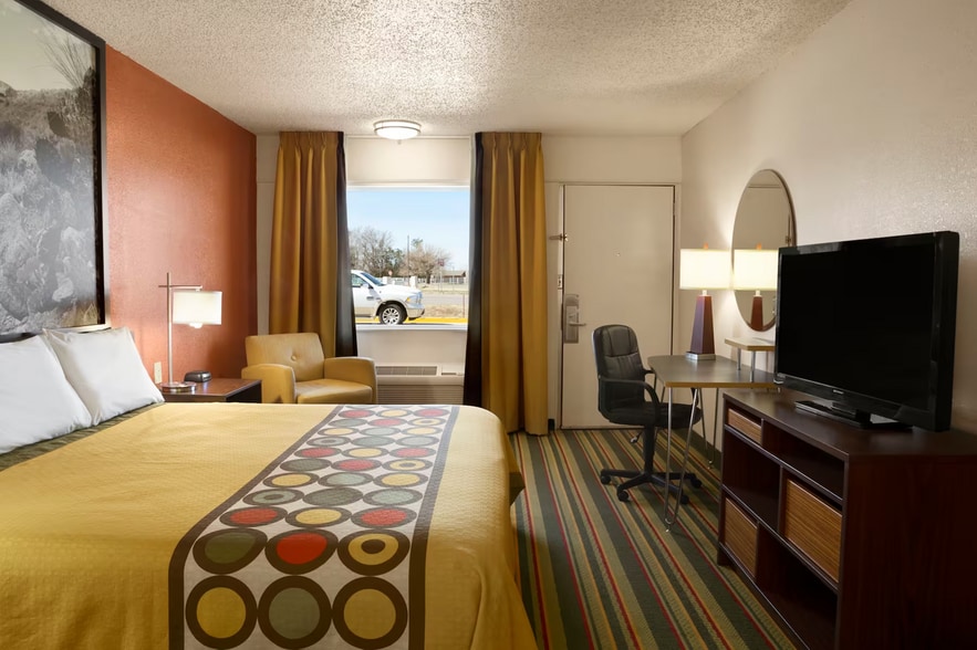 More Photos Of 4120 Williams Ave, Woodward Hotel For Sale
