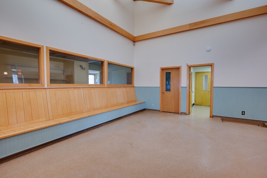 More Photos Of 154 Sturbridge Rd, Charlton Veterinarian Kennel For Lease