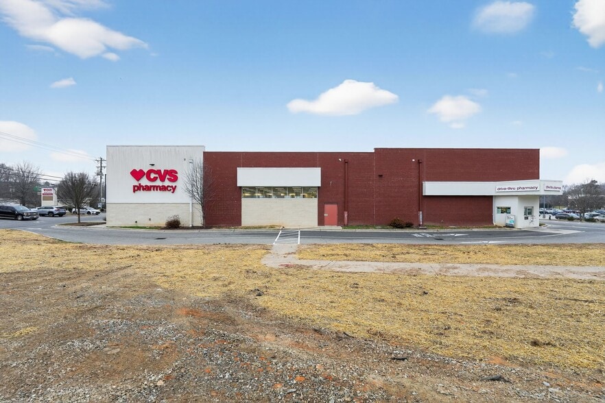 More Photos Of 4000 Battleground Ave, Greensboro Drugstore For Sale