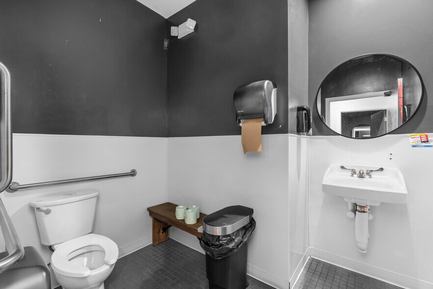 More Photos Of 442 High St, Lyons Restaurant For Sale