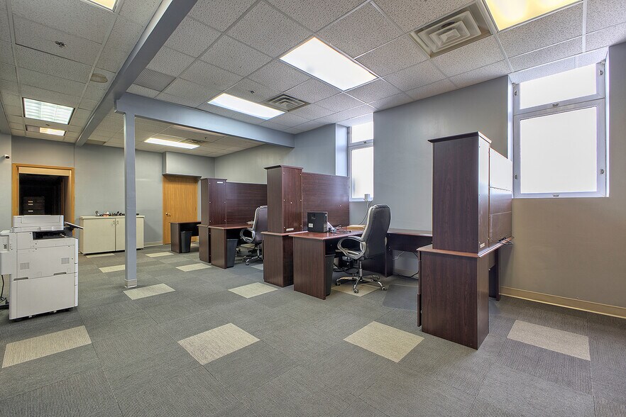 More Photos Of 911 Ligonier St, Latrobe Medical For Sale