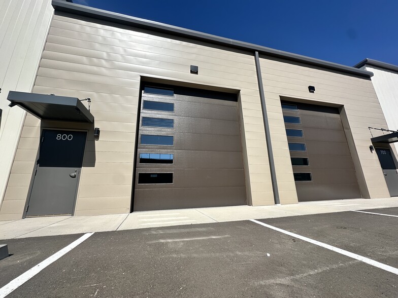 More Photos Of 13833 E Briarwood Ave, Centennial Light Distribution For Lease