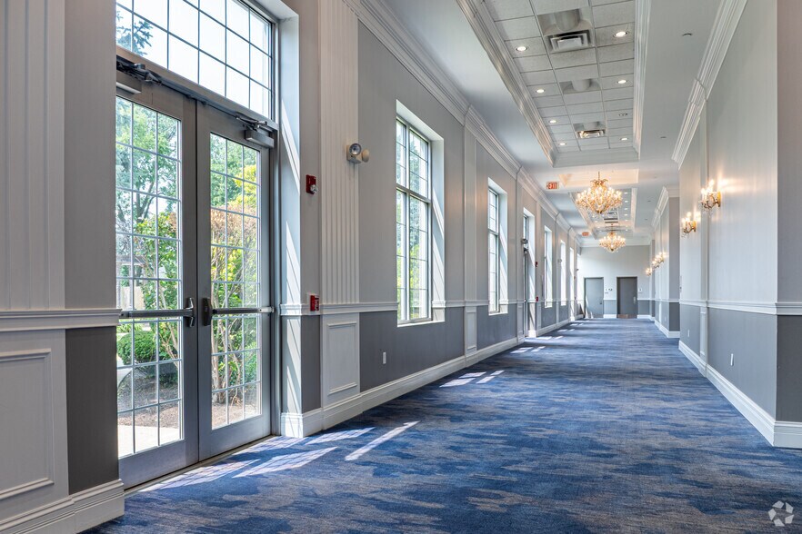 More Photos Of 411 S Larkin Ave, Joliet Hotel For Sale