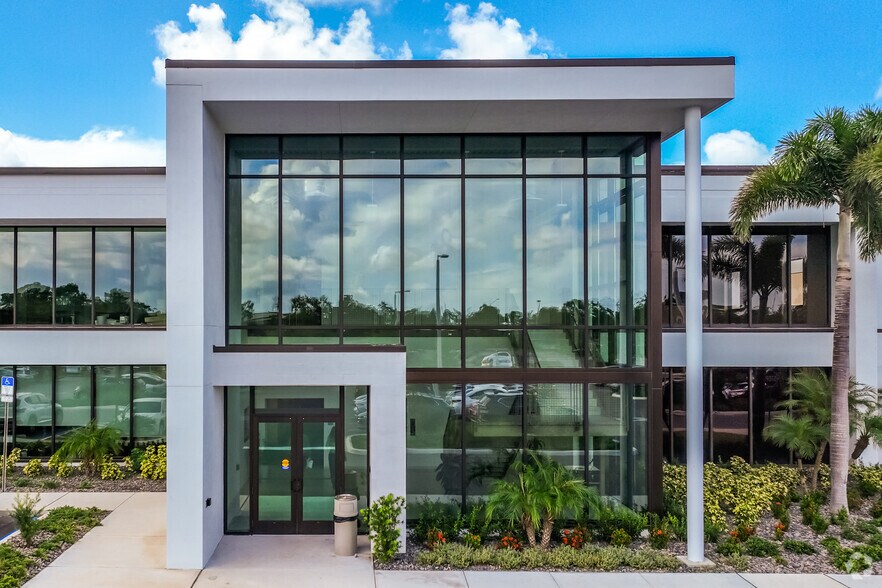 More Photos Of 8550 Ulmerton Rd, Largo Office For Lease