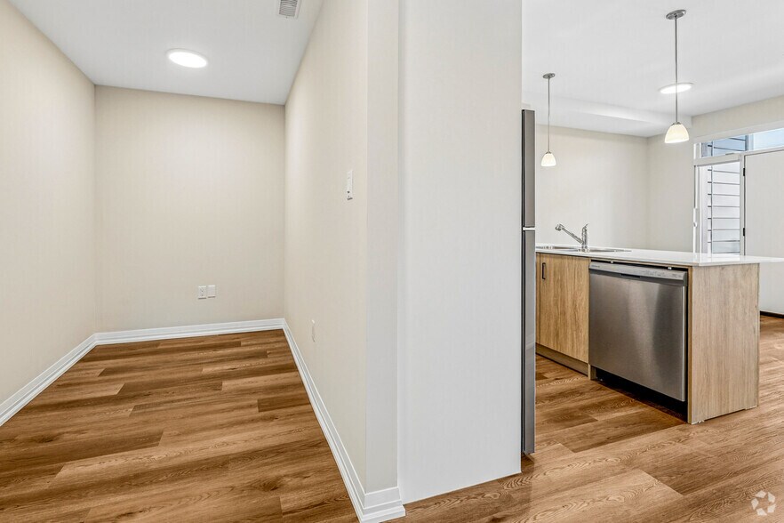 More Photos Of 600 Sunningdale Rd E, London Apartments For Sale