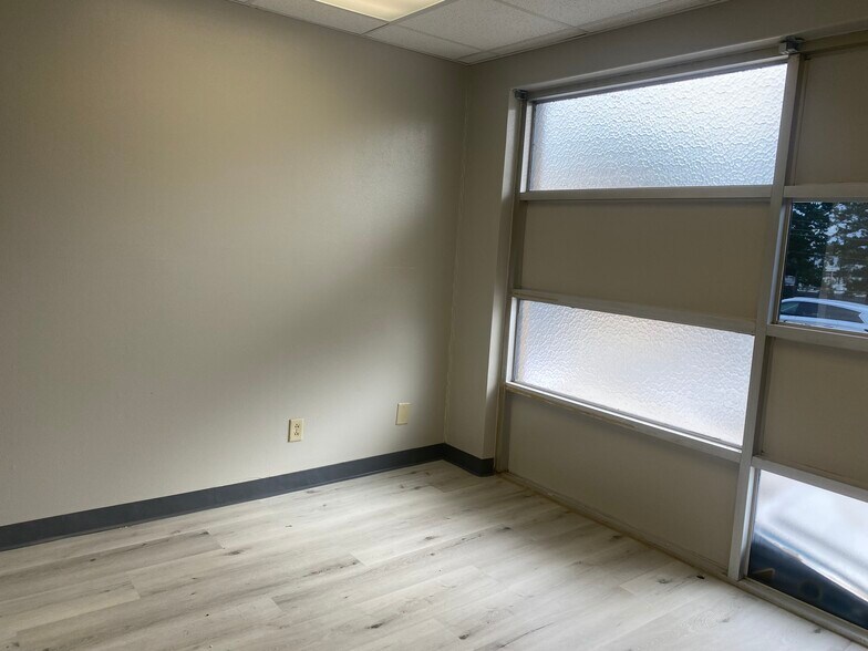 More Photos Of 1401 Applewood Dr, Dalton Medical For Lease