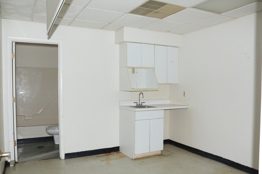 More Photos Of 3001 W Lafayette Ave, Jacksonville Flex For Sale