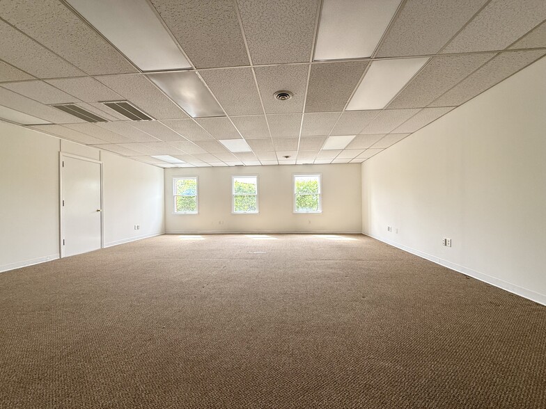 More Photos Of 39-51 Pine St, New Canaan Medical For Sale