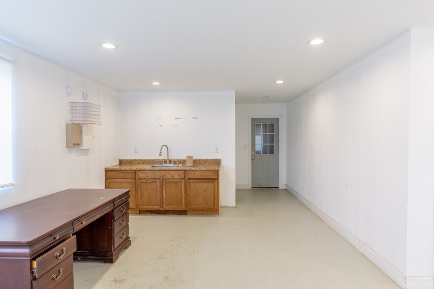 More Photos Of 159 Mitch Ave, Tuscumbia Self Storage For Lease