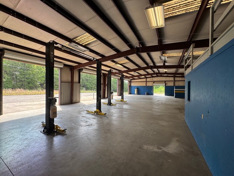 More Photos Of 3413 Ocmulgee East Blvd, Macon Flex For Sale