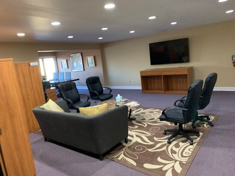 More Photos Of 3554 Hulmeville Rd, Bensalem Office For Sale
