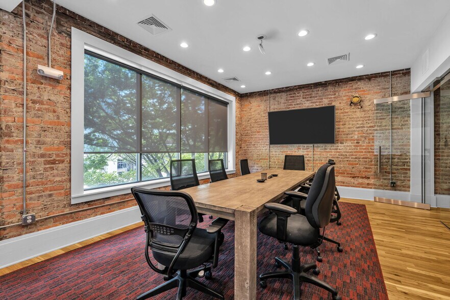 More Photos Of 341-345 W Main St, Durham Storefront Retail Office For Lease