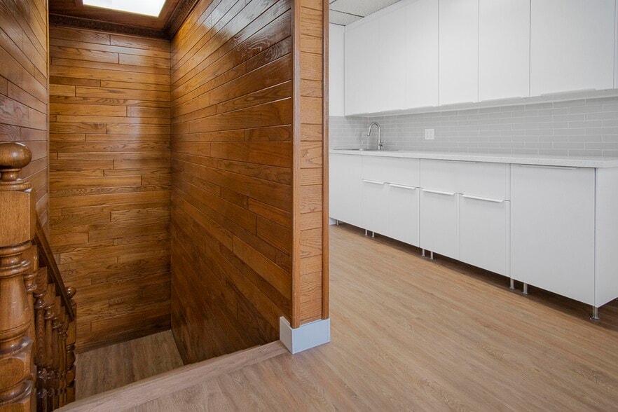 More Photos Of 3099 N Lima St, Burbank Flex For Lease