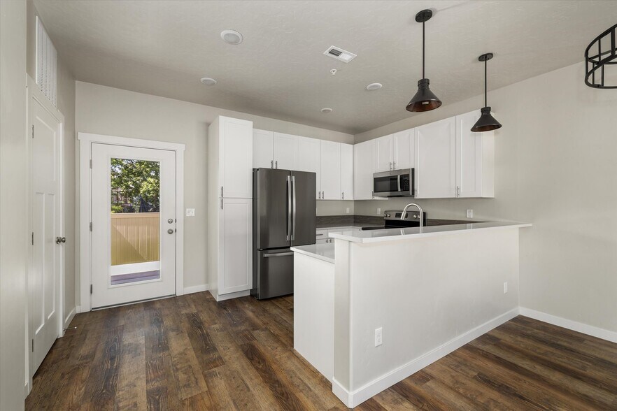 More Photos Of 10610 McMillan Rd, Boise Apartments For Sale