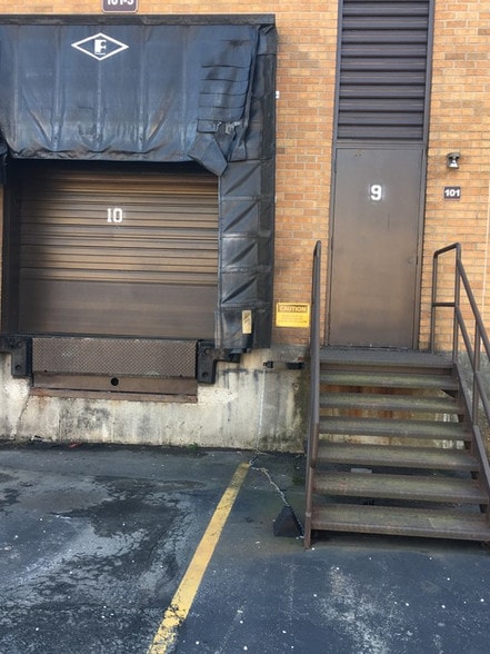 More Photos Of 30 Hook Mountain Rd, Pine Brook Warehouse For Lease