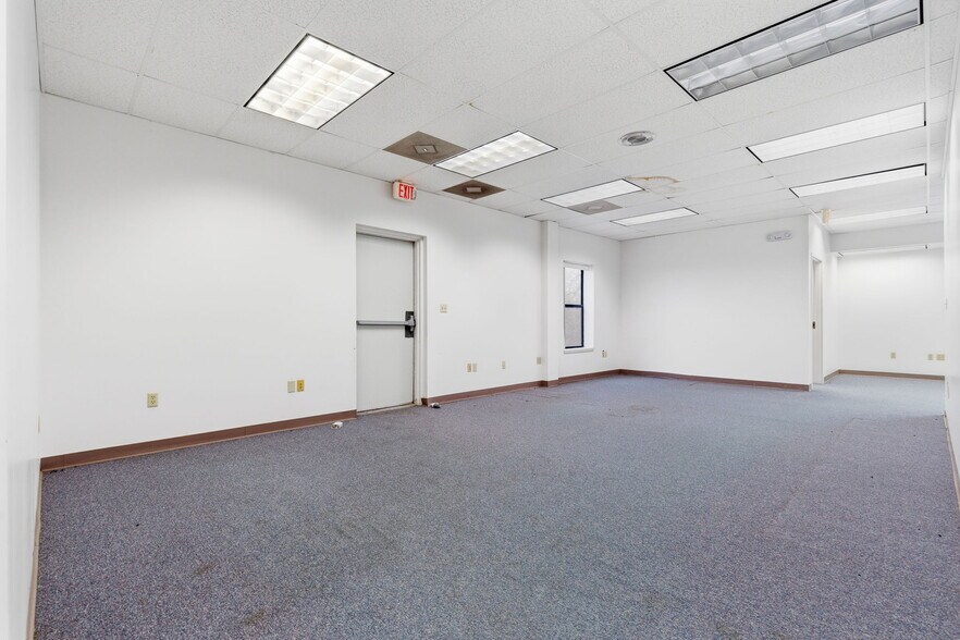 More Photos Of 718 N Martin St, East Prairie Office For Sale