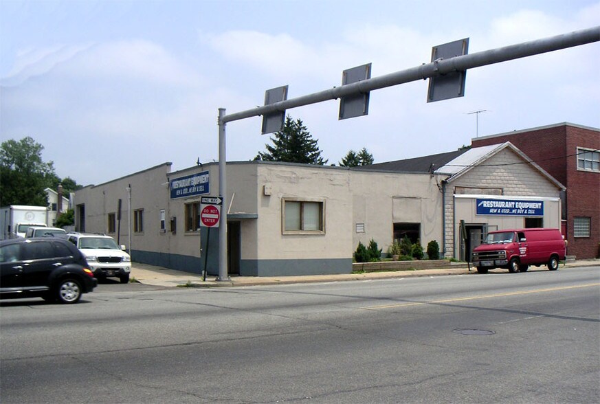 More Photos Of 258 Herricks Rd, Mineola Warehouse For Sale