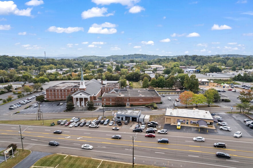 More Photos Of 6212 Kingston Pike, Knoxville Auto Repair For Sale