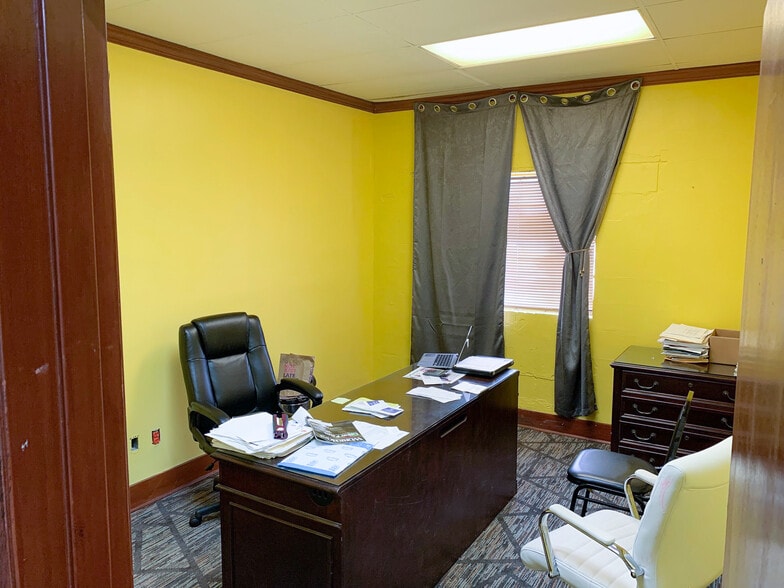 More Photos Of 2465 Commercial Park Dr, Mobile Office For Lease