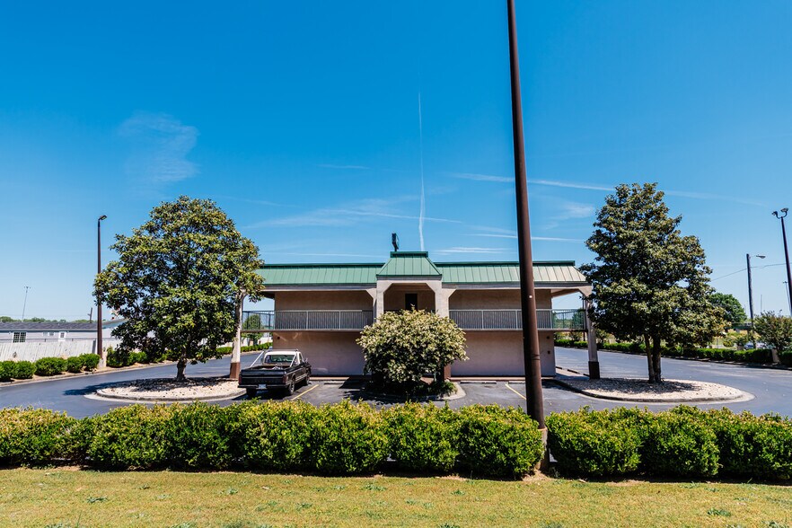 More Photos Of 115 Chapman Rd, Byron Hotel For Sale