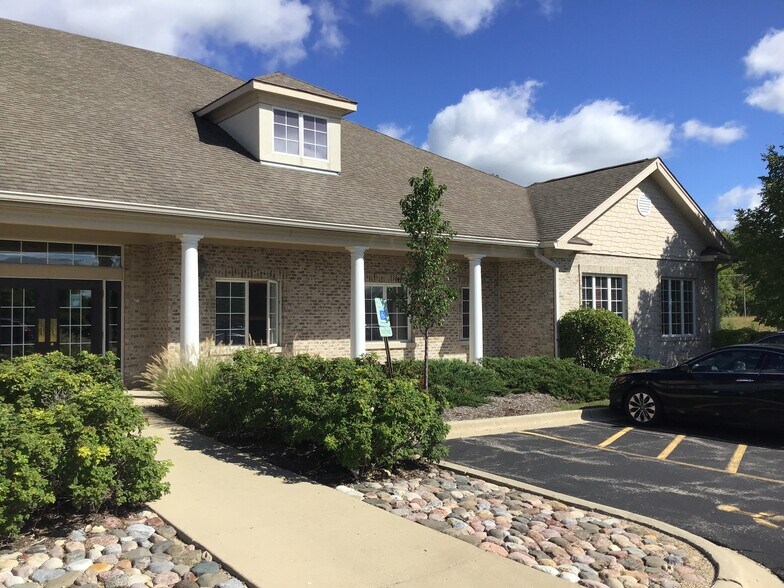 More Photos Of 3 Executive Ct, South Barrington Medical For Lease
