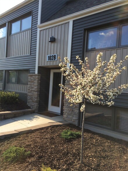 More Photos Of 1026-1028 E Riverside Blvd, Loves Park Office For Lease