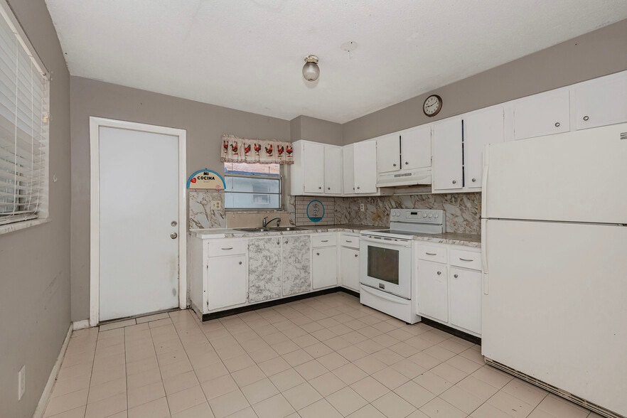 More Photos Of 1911-1915 SW 4th Ave, Fort Lauderdale Apartments For Sale