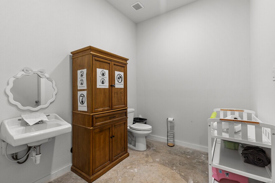 More Photos Of 6854 Old Lorena Rd, Lorena Coworking Space