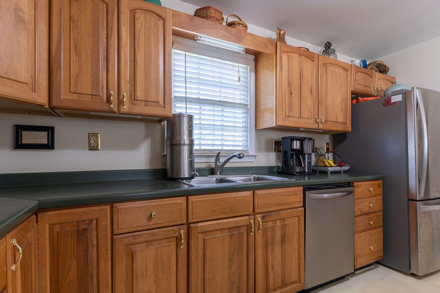 More Photos Of 1537 Jackson St, Locust Grove Office Residential For Sale