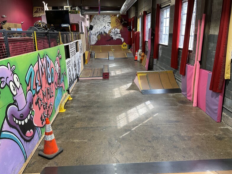 More Photos Of 2011 Amber St, Philadelphia Restaurant For Lease