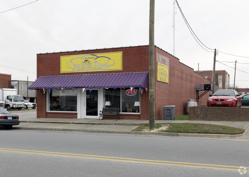 More Photos Of 104 S Cypress St, Elizabethtown Freestanding For Sale