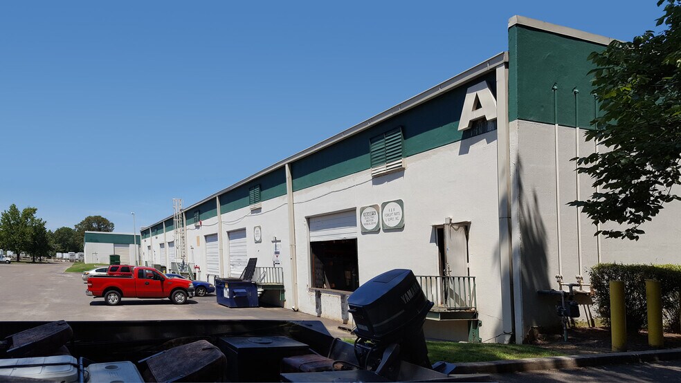 More Photos Of 2893-2909 Shortside Ln, Memphis Warehouse For Lease