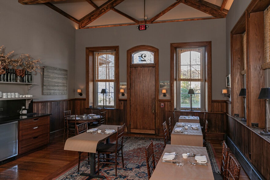 More Photos Of 2 Bridge St, Milford Restaurant For Sale