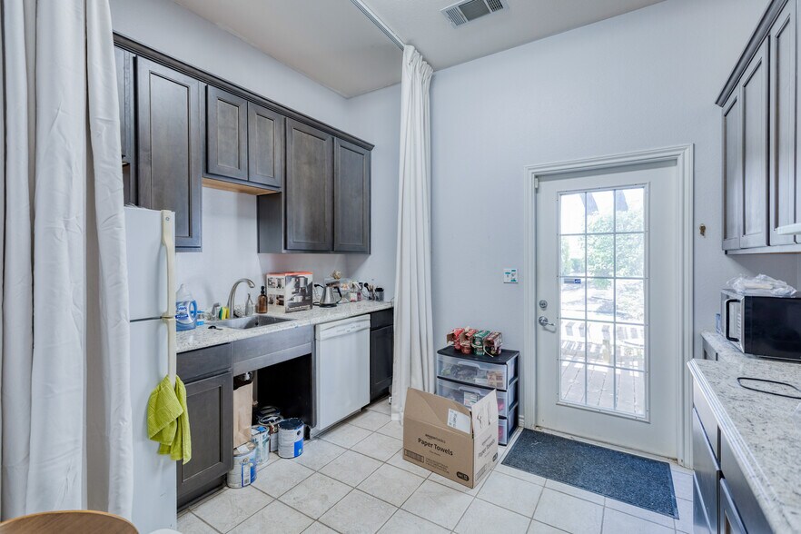 More Photos Of 12335 Hymeadow Dr, Austin Office For Sale