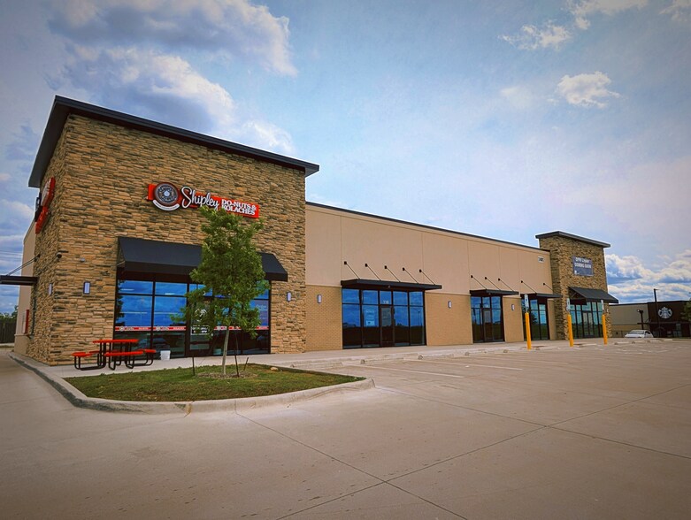 More Photos Of 2401 NW Loop 820, Fort Worth Storefront Retail Office For Lease