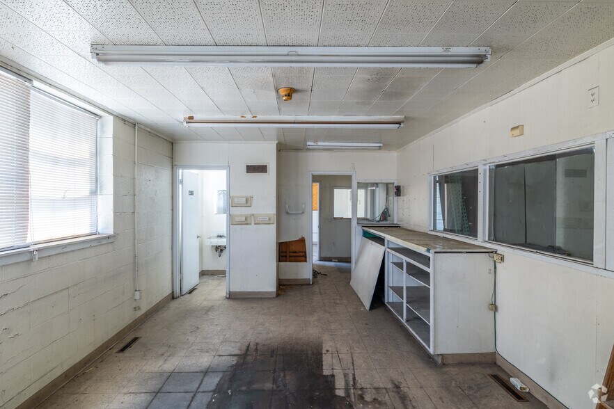 More Photos Of 2250 Stacey Dr, Reading Truck Terminal For Sale