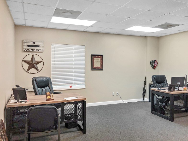 More Photos Of 102 E Walker St, League City Office For Lease