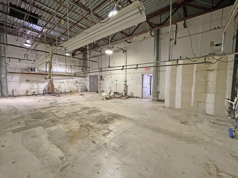 More Photos Of 65-79 E Jefryn Blvd, Deer Park Industrial For Sale