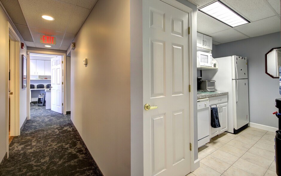 More Photos Of 471 Monroe Tpke, Monroe Medical For Lease