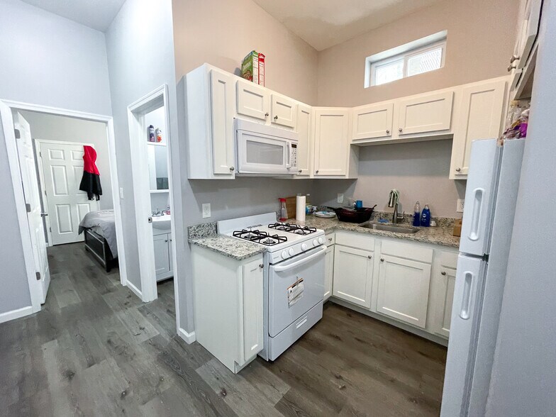 More Photos Of 2422-2436 N Calvert St, Baltimore Apartments For Sale