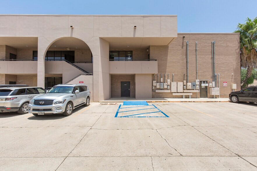 More Photos Of 110 E Savannah Ave, McAllen Medical For Sale